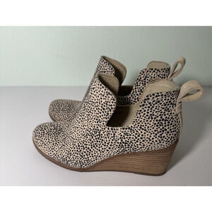 Tom’s Kallie cutout Wedge Boots, Mini Cheetah Suede brown/tan, Womens Size 6